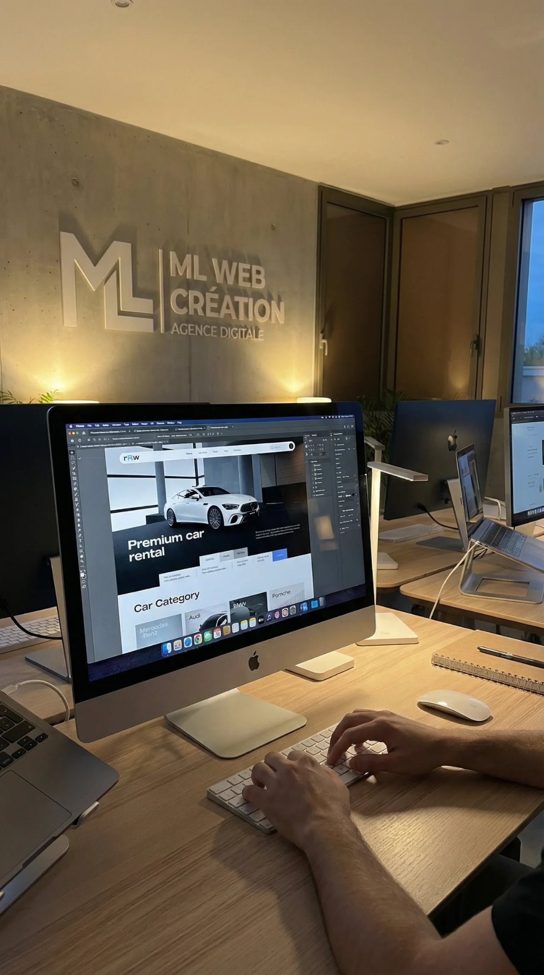 Espace de travail du studio avec matériel de prise de vue