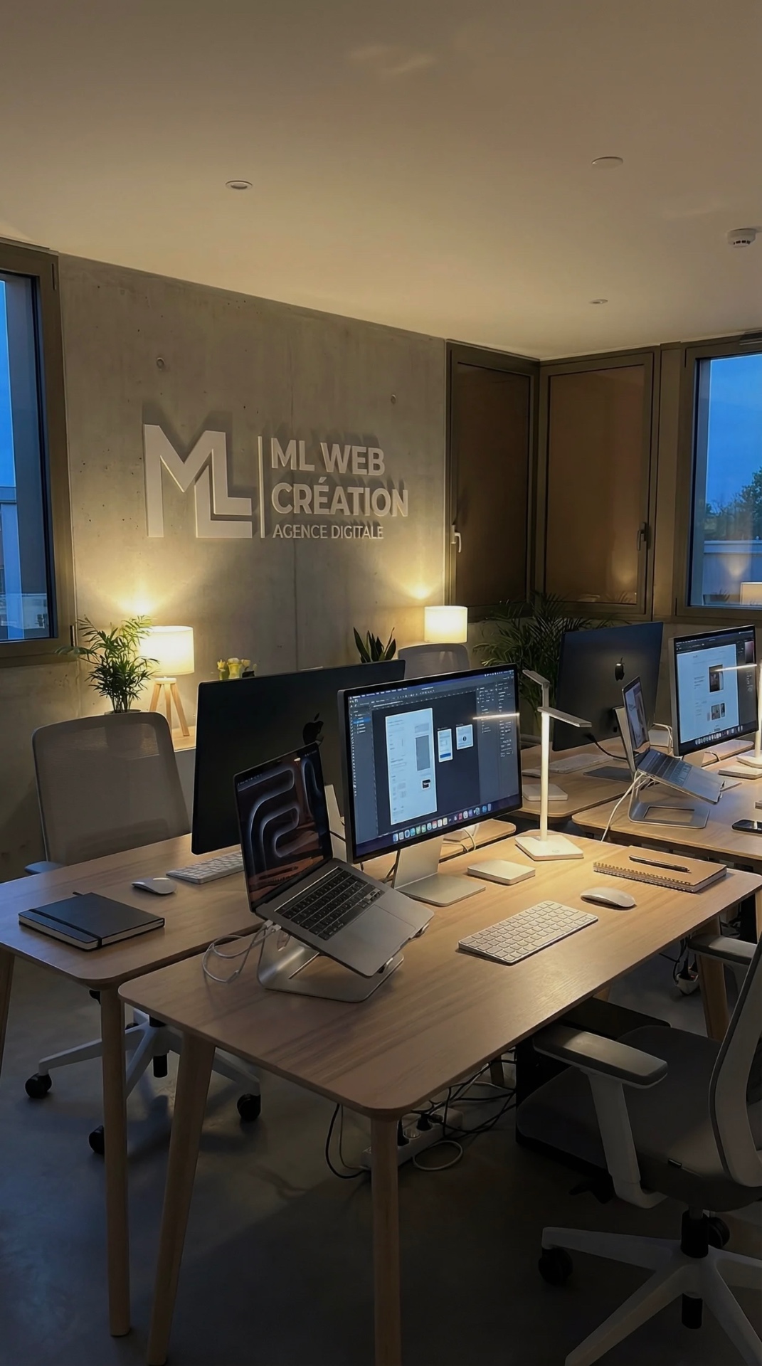 Mahé Landeau, fondateur de ML Web Création, dans son atelier en Charente-Maritime